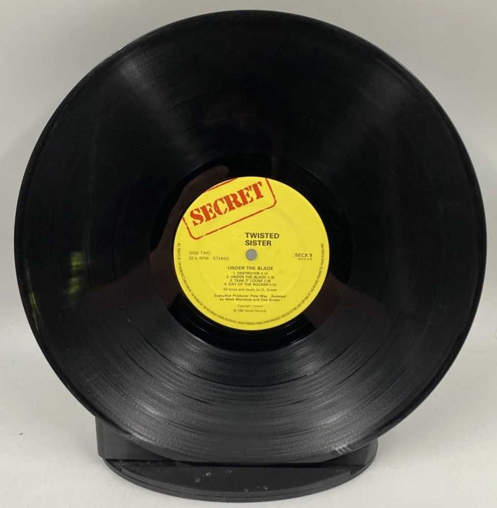 02 - Album - Twisted Sister (01) - Under the Blade - Twisted Sister (12” - 36) music collectible - Main Image 4