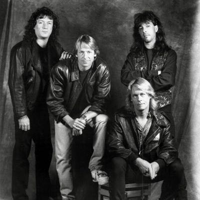 Holy Water - Bad Company (CD - 53:27) music collectible [Barcode 075679137128] - Main Image 3