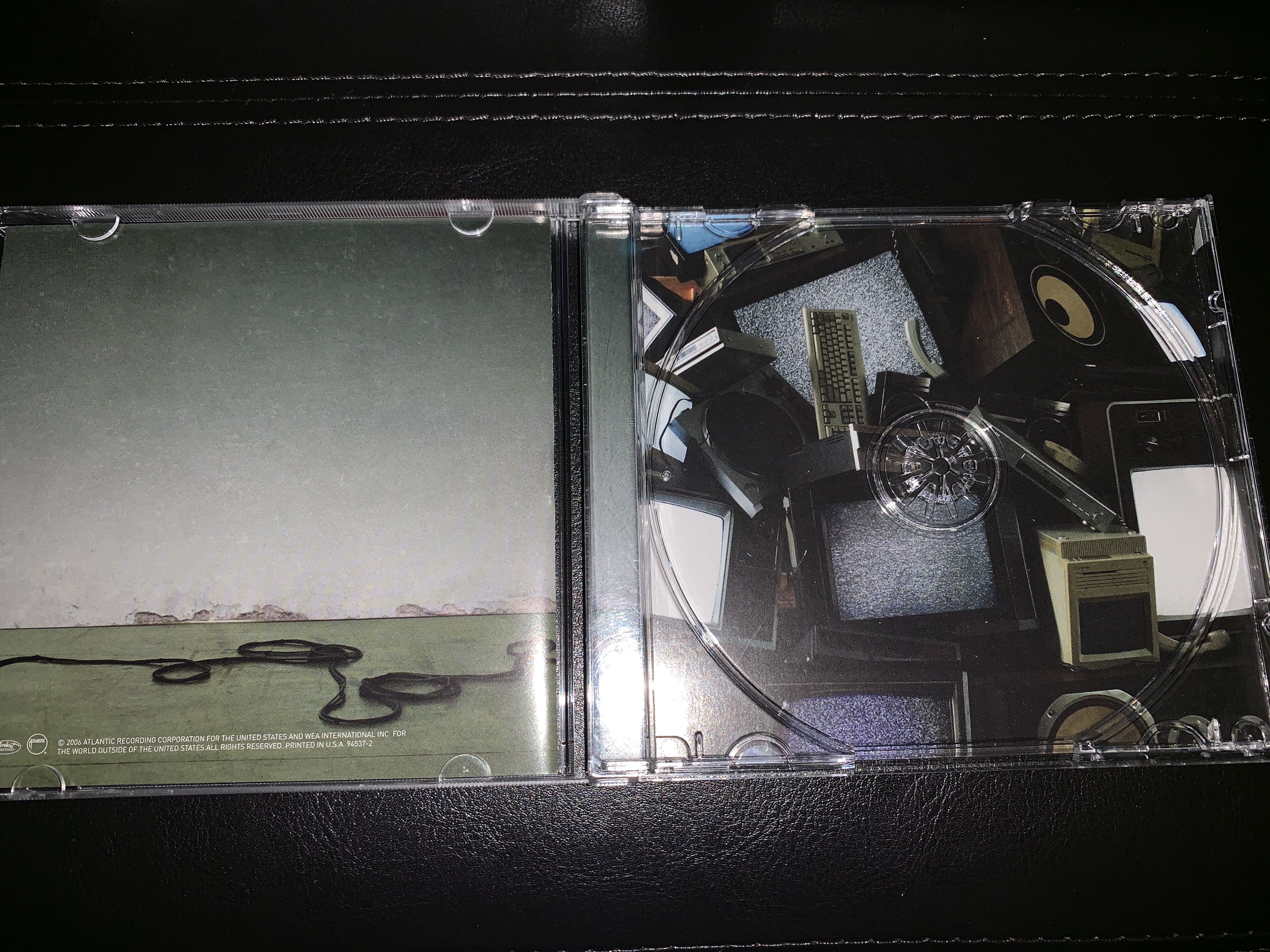 Comatose - Skillet (CD - 41:33) music collectible [Barcode 075679453723] - Main Image 3