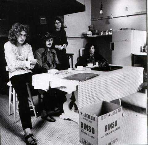 Encomium: A Tribute To Led Zeppelin - Various Artists (Cassette) music collectible [Barcode 075678273148] - Main Image 4