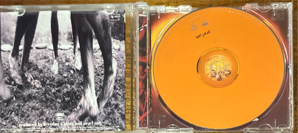 Vs. - Pearl Jam (CD) music collectible [Barcode 074645313610] - Main Image 3