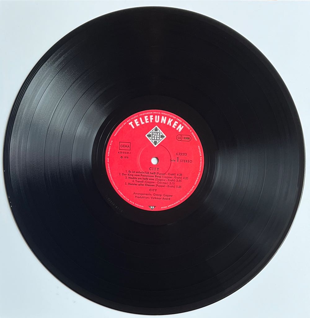 Am Fenster - City (12” - 38) music collectible [Barcode 889853112913] - Main Image 3