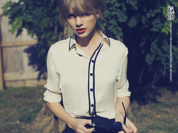 Red - Taylor Swift (12” - 65) music collectible [Barcode 843930007103] - Main Image 3