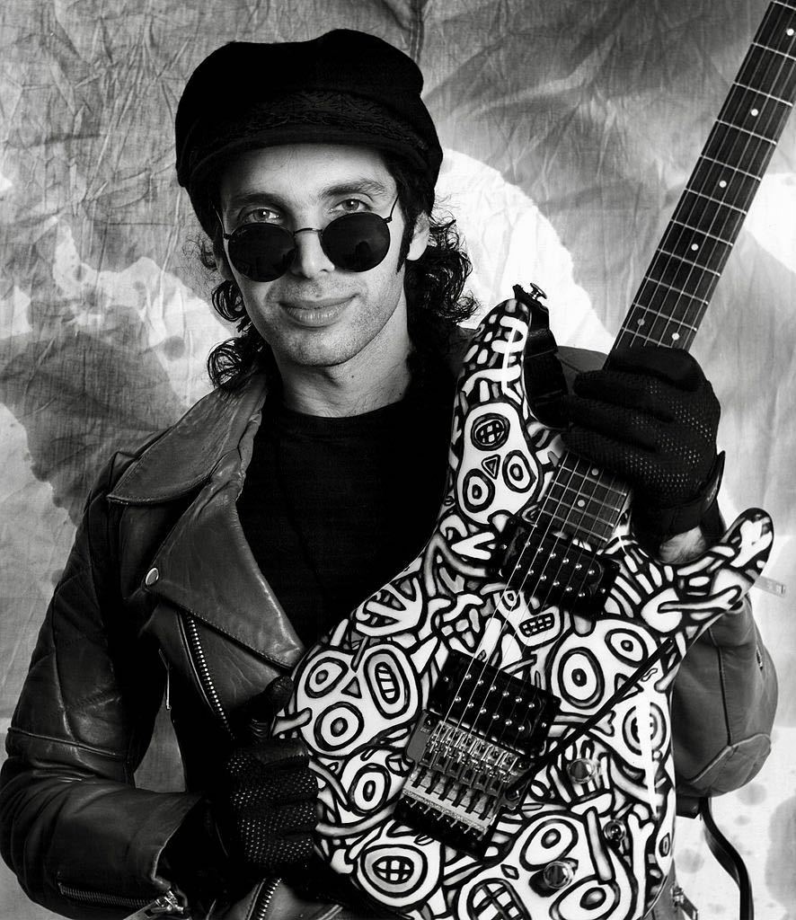 Flying In A Blue Dream - Joe Satriani (12” - 64:25) music collectible [Barcode 0088561101527] - Main Image 3