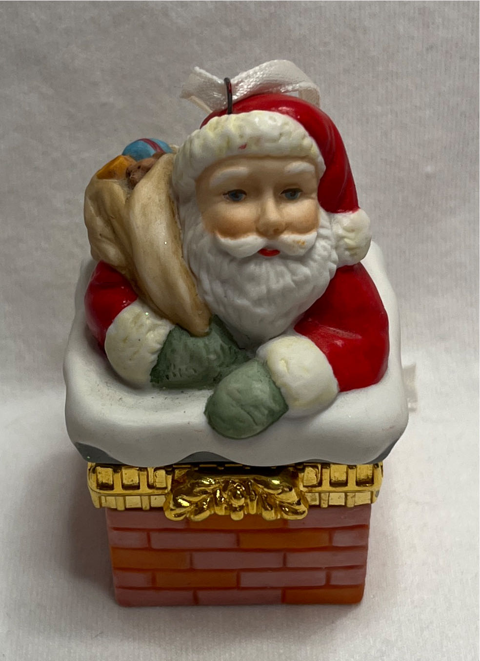 Santa’s Sweet Surprise  - Santa (Santa) ornament collectible [Barcode 015012595055] - Main Image 3