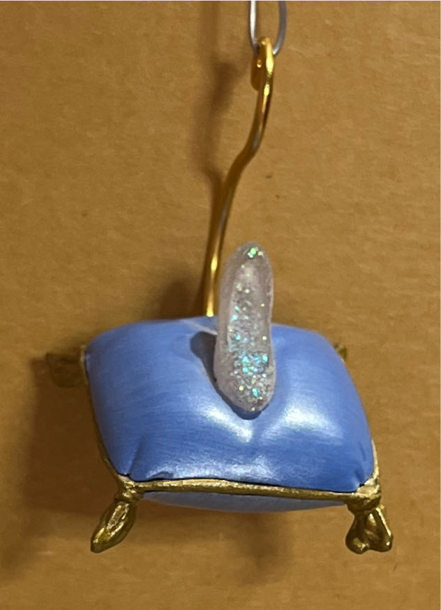 Disney: Cinderella The Glass Slipper - Walt Disney’s Cinderella (Hallmark Keepsake Miniature) ornament collectible [Barcode 015012612523] - Main Image 3