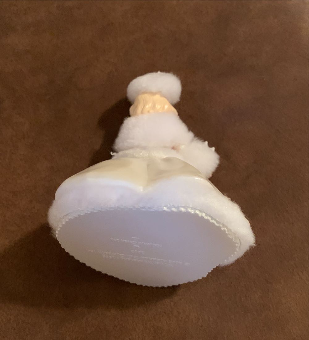 Winter Wonderland #7 - Madame Alexander (Madame Alexander) ornament collectible [Barcode 015012635256] - Main Image 4