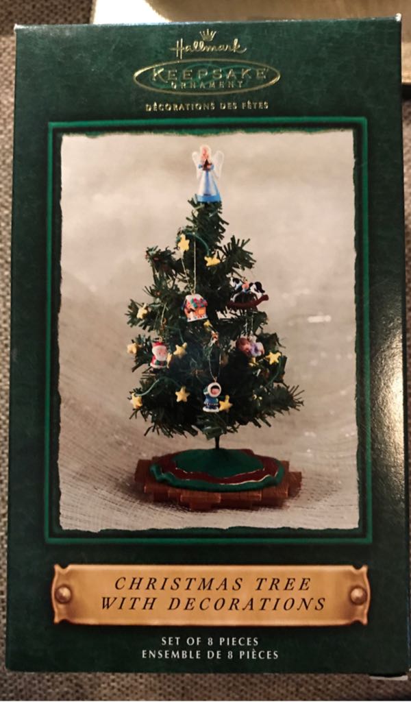 Family Living Room - Christmas Tree With Decorations (KOC Club) - Hallmark KOC (Keepsake Ornament) ornament collectible [Barcode 015012656336] - Main Image 2