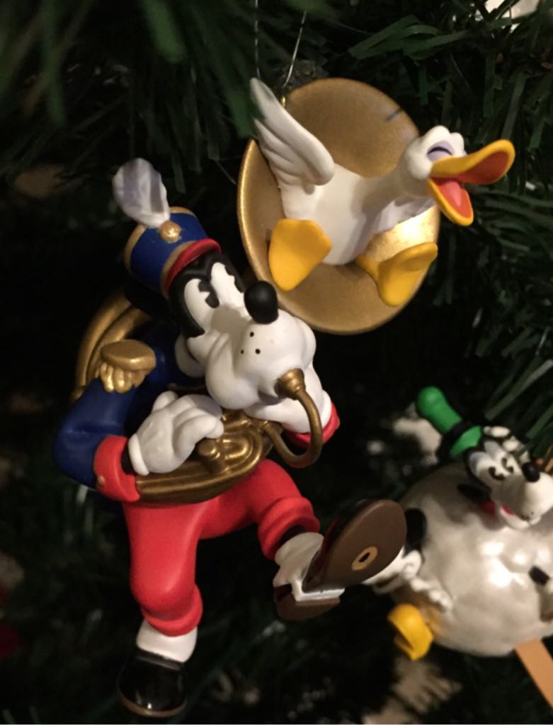 Goofy Toots The Tuba - Mickey’s Holiday Parade (Disney Goofy) ornament collectible [Barcode 015012660562] - Main Image 2