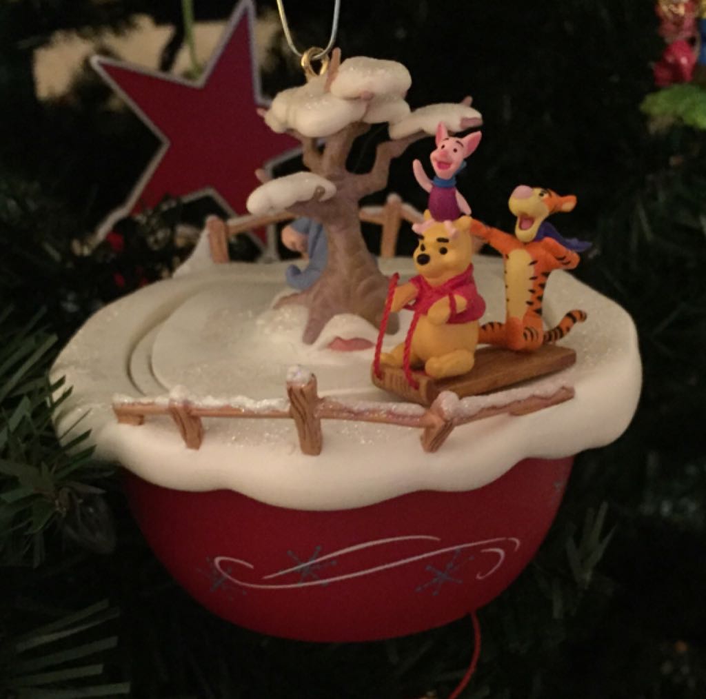 Skating in Circles - Winnie the Pooh (Winnie the Pooh) ornament collectible [Barcode 015012666151] - Main Image 2