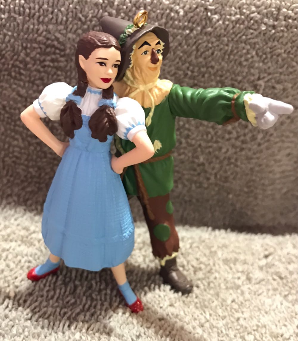 Oz: “DOROTHY and SCARECROW” - The Wizard of Oz - Off to See the Wizard (Hanging Ornament) ornament collectible [Barcode 015012680065] - Main Image 3