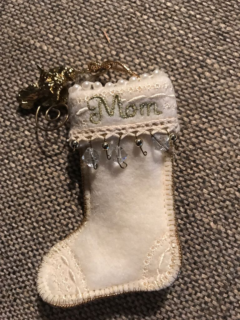 Mom - Family (Keepsake Ornament) ornament collectible [Barcode 015012705942] - Main Image 2