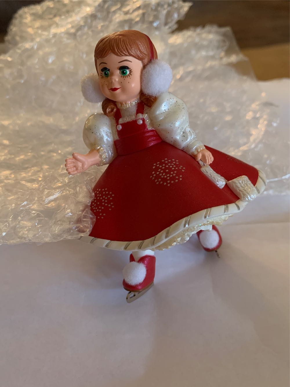 Madame Alexander Holiday Snowflake Skater #8 - Madame Alexander (Madame Alexander) ornament collectible [Barcode 015012723687] - Main Image 3