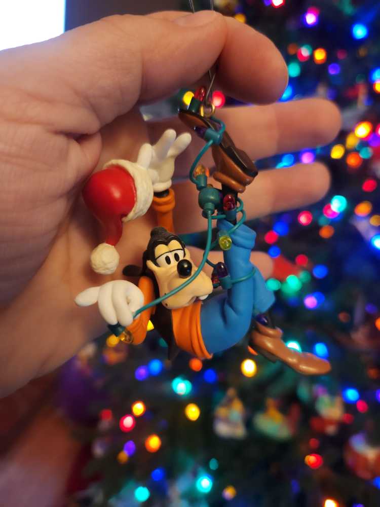 Disney Goofy Helps Out - Goofy (Disney) ornament collectible [Barcode 015012737066] - Main Image 3