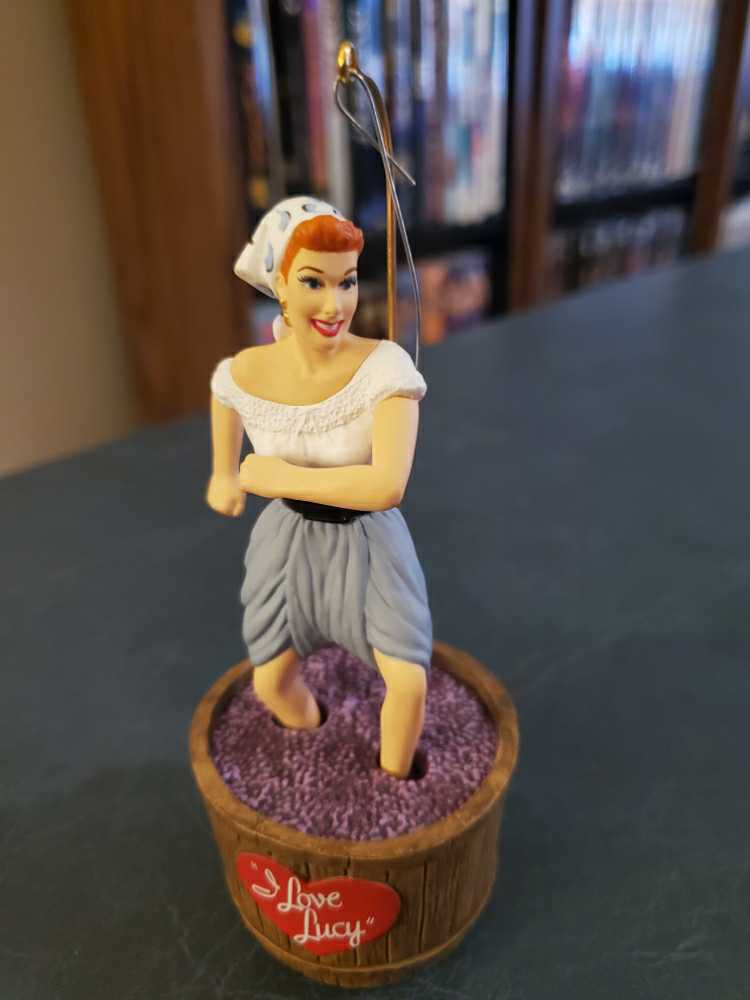 I Love Lucy - I Love Lucy (lucys italian movie) ornament collectible [Barcode 015012743586] - Main Image 3