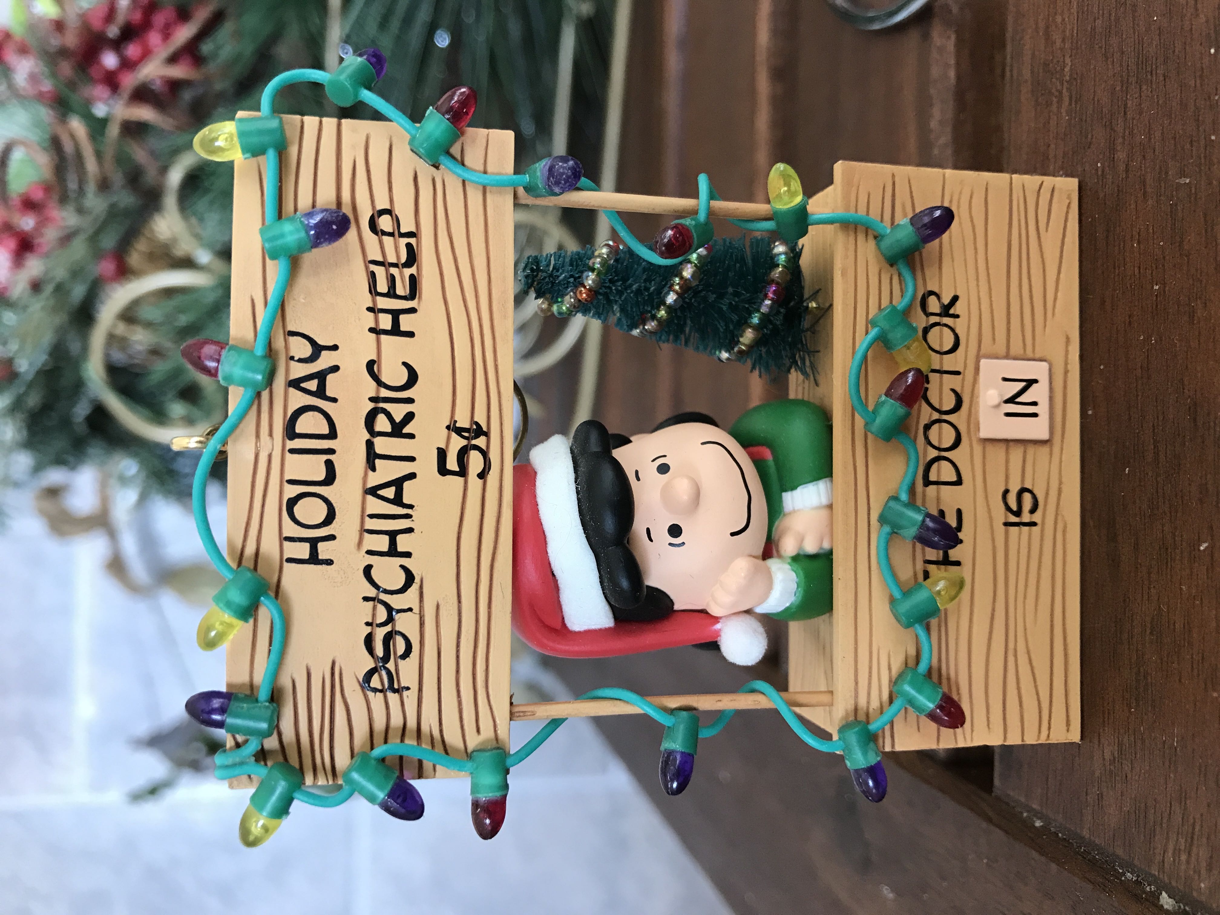 Holiday Advice Booth - Peanuts Gang (Peanuts) ornament collectible [Barcode 015012743593] - Main Image 3
