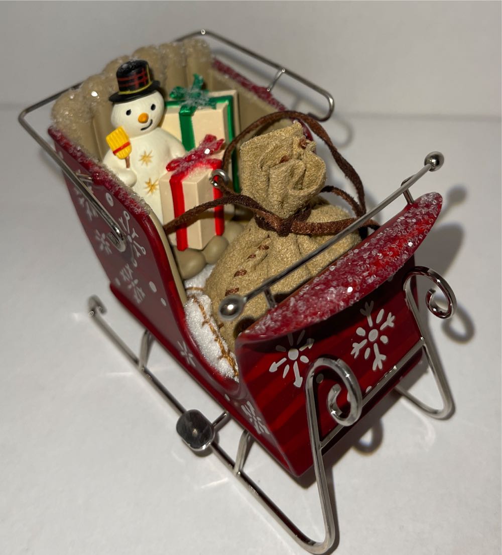 Santa’s Magic Sleigh QRP4247 - Santa (Santa) ornament collectible [Barcode 015012776140] - Main Image 3