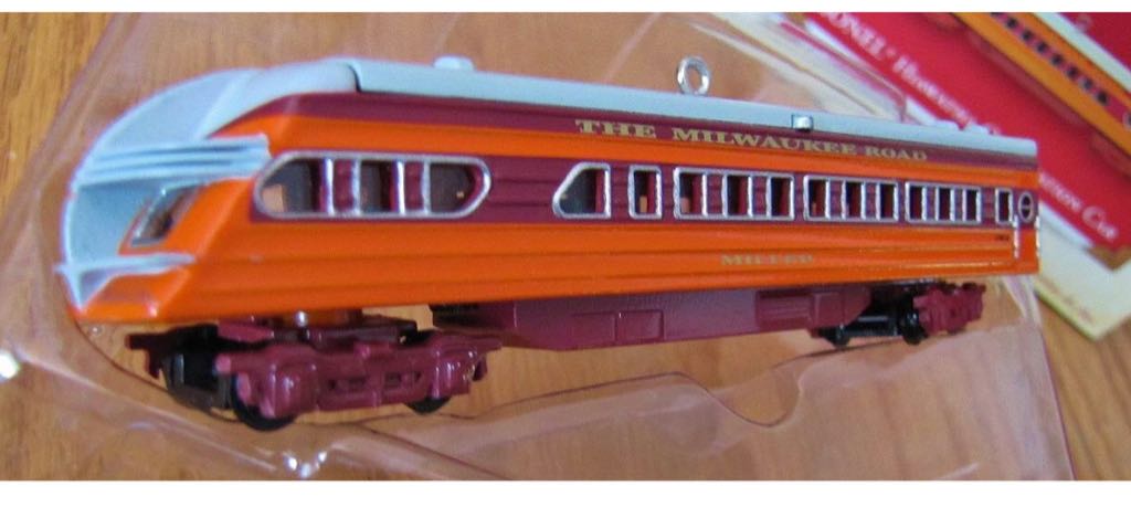 Lionel Hiawatha Observation Car - Lionel Train Series (Trains) ornament collectible [Barcode 015012782103] - Main Image 2