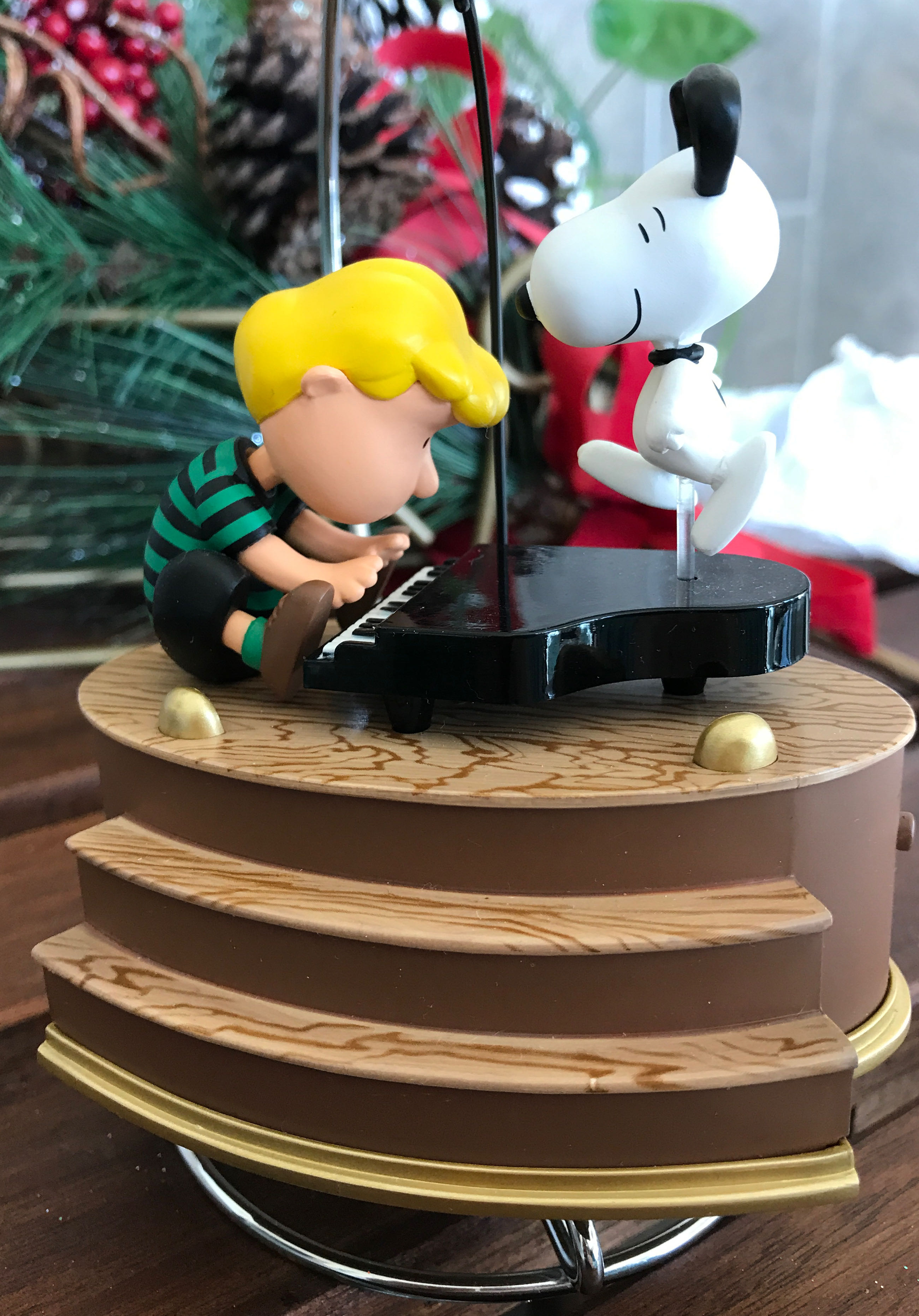 Love To Dance! - The Peanuts Gang (Music And Movement) ornament collectible [Barcode 015012810219] - Main Image 3