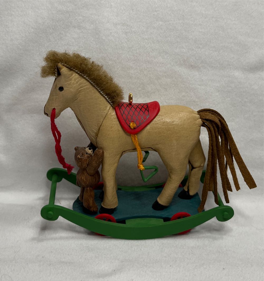 A Pony For Christmas #7 (2004) - A Pony For Christmas (Ponies) ornament collectible [Barcode 015012812626] - Main Image 3