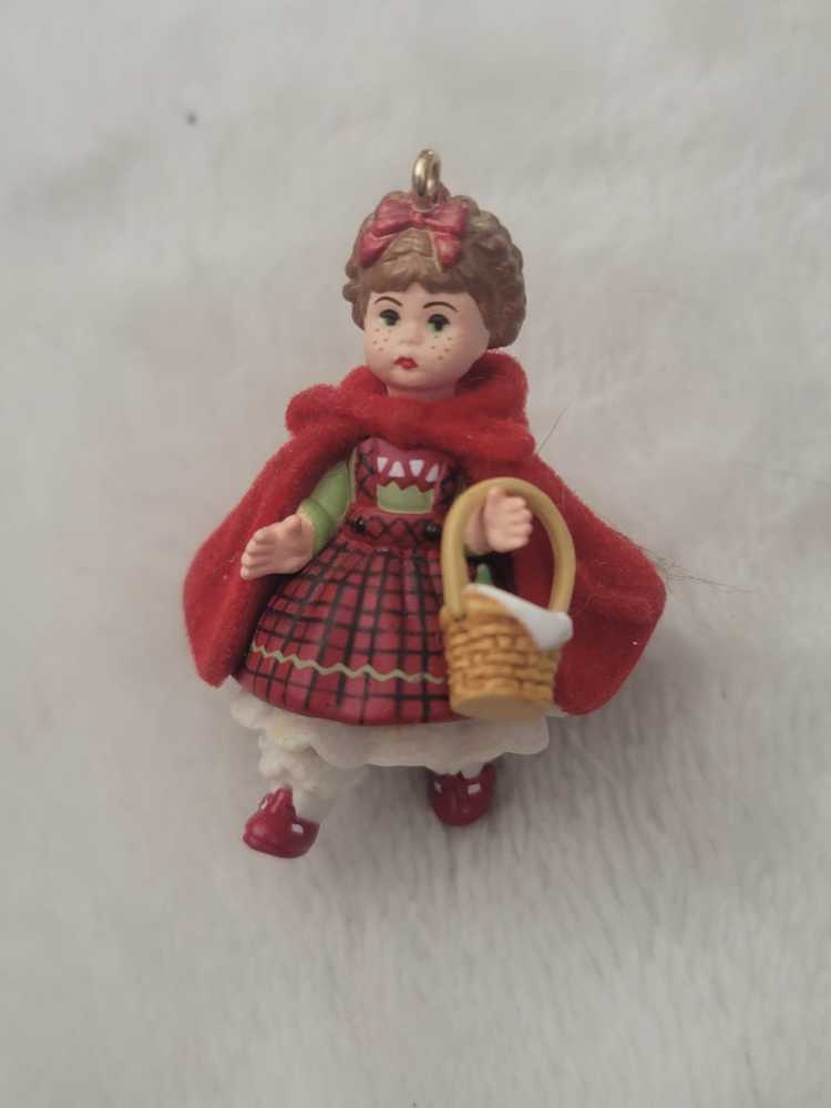 Classic Red Riding Hood - Madame Alexander Miniature (Little Red Riding Hood) ornament collectible [Barcode 015012817690] - Main Image 3