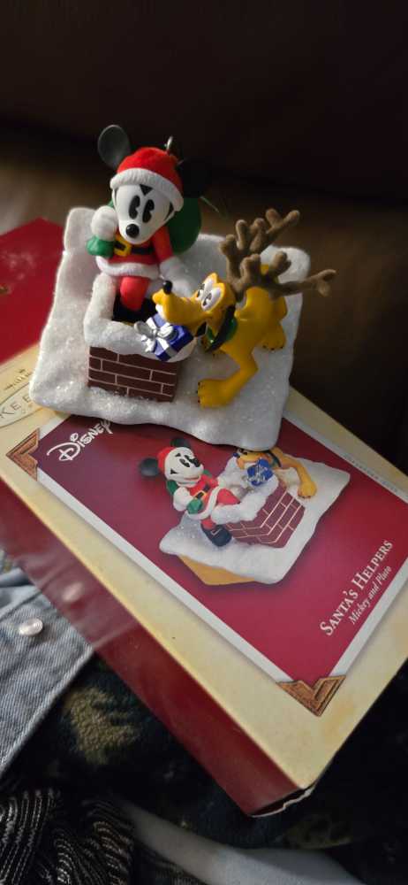 Santa’s Helpers - Mickey And Pluto (Disney) ornament collectible [Barcode 015012853933] - Main Image 3