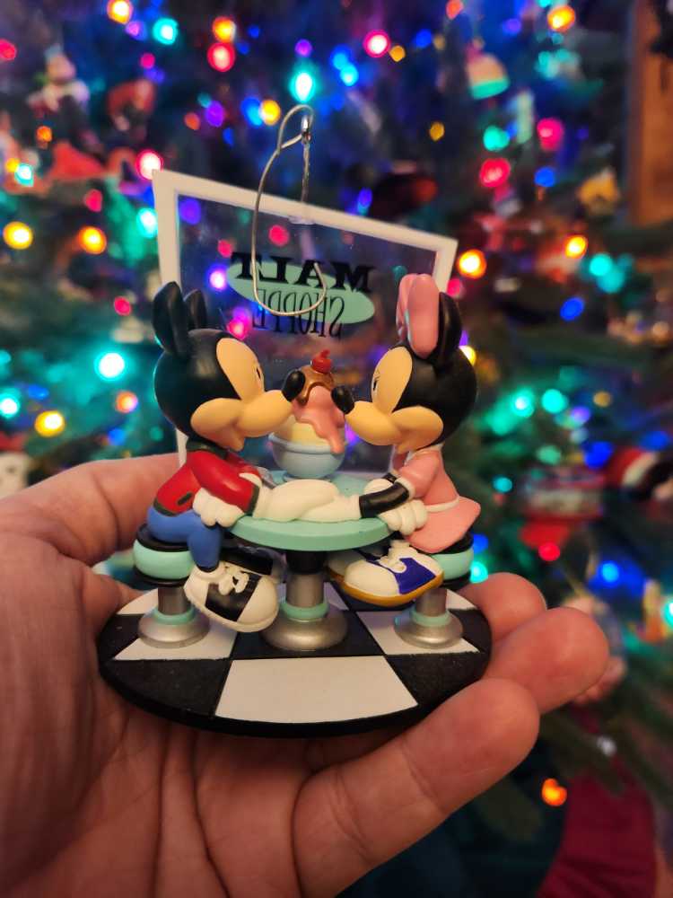 Soda Shop Sweethearts - Disney - Mickey and Minnie (Mickey And Minnie) ornament collectible [Barcode 015012857719] - Main Image 3