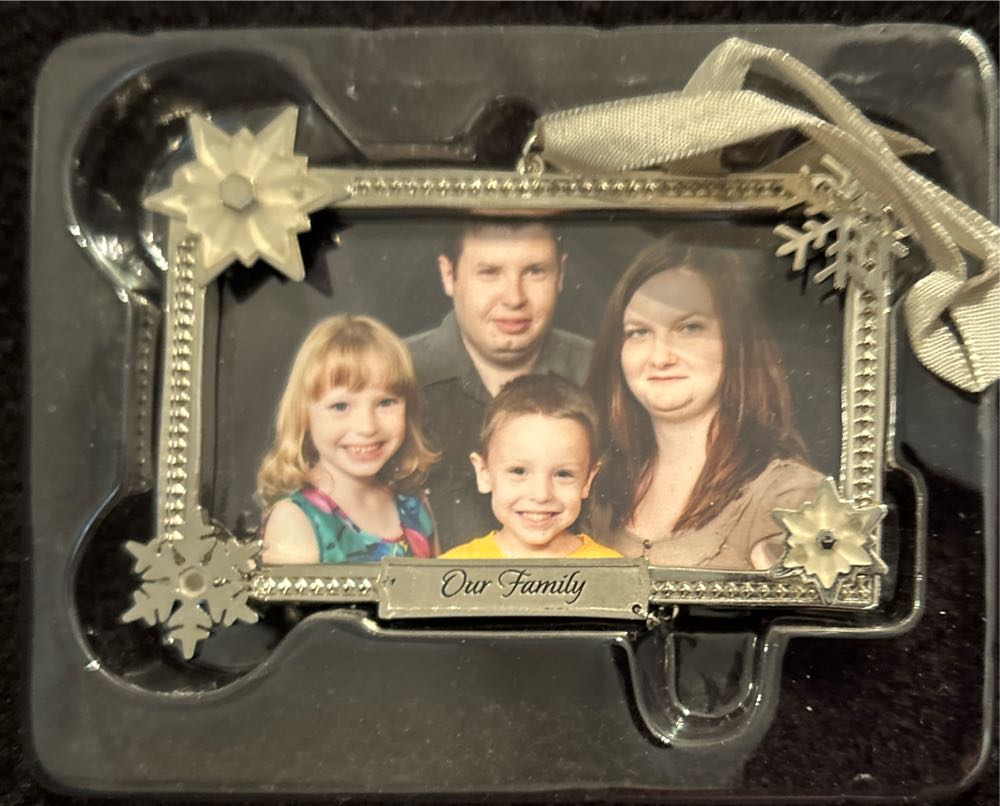 Our family  (Picture Ornament) ornament collectible [Barcode 015012864502] - Main Image 4