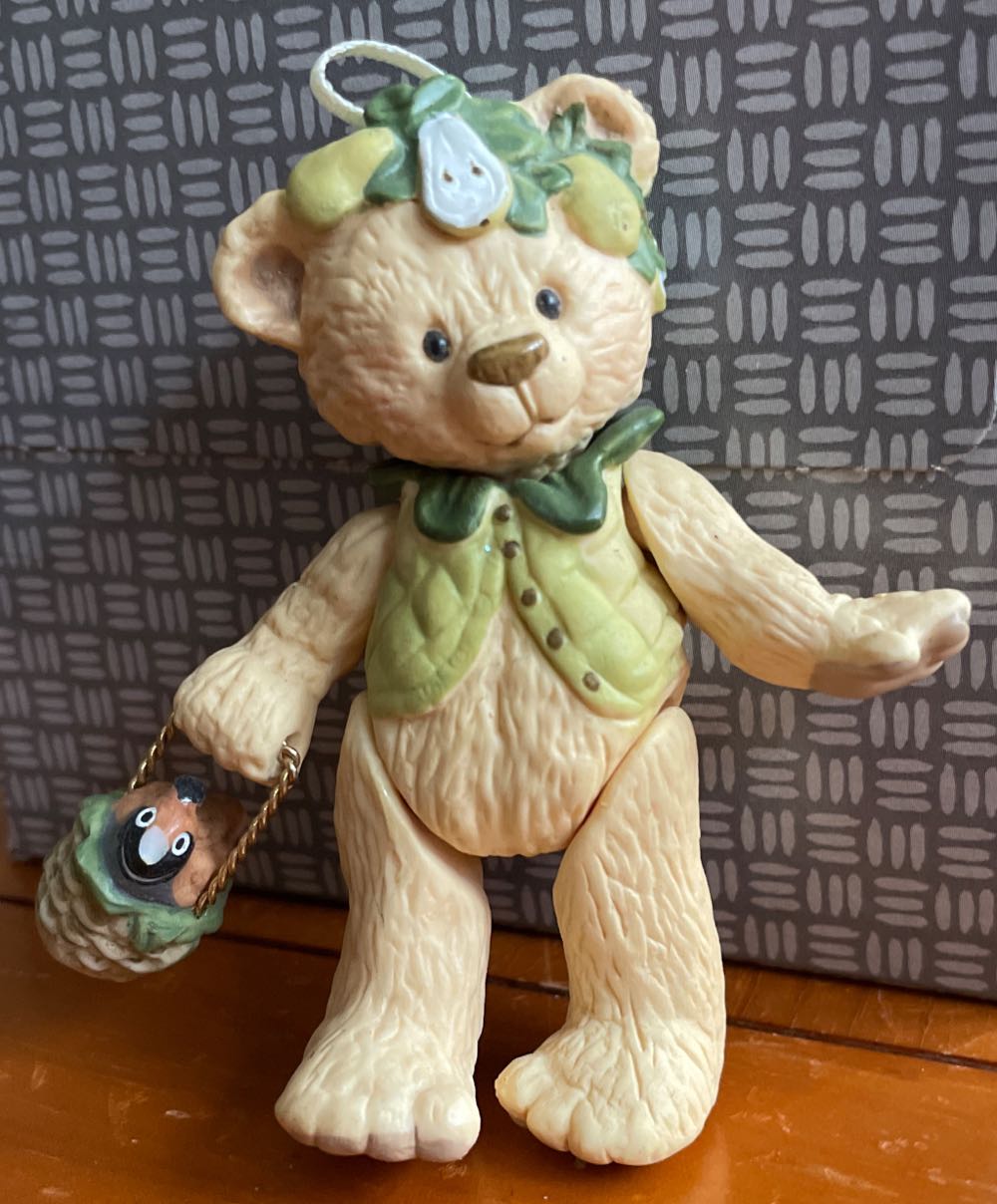 Gift Bearers #7 - Gift Bearers (The Twelve Days Of Christmas) ornament collectible [Barcode 015012879735] - Main Image 2