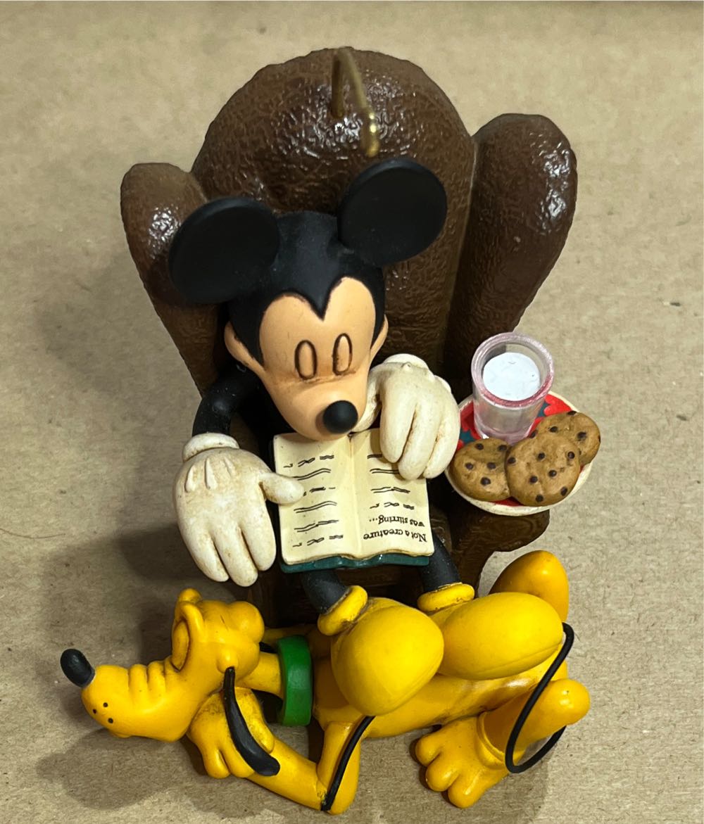 Dreaming of Christmas - Mickey And Pluto (Disney) ornament collectible [Barcode 015012912937] - Main Image 3