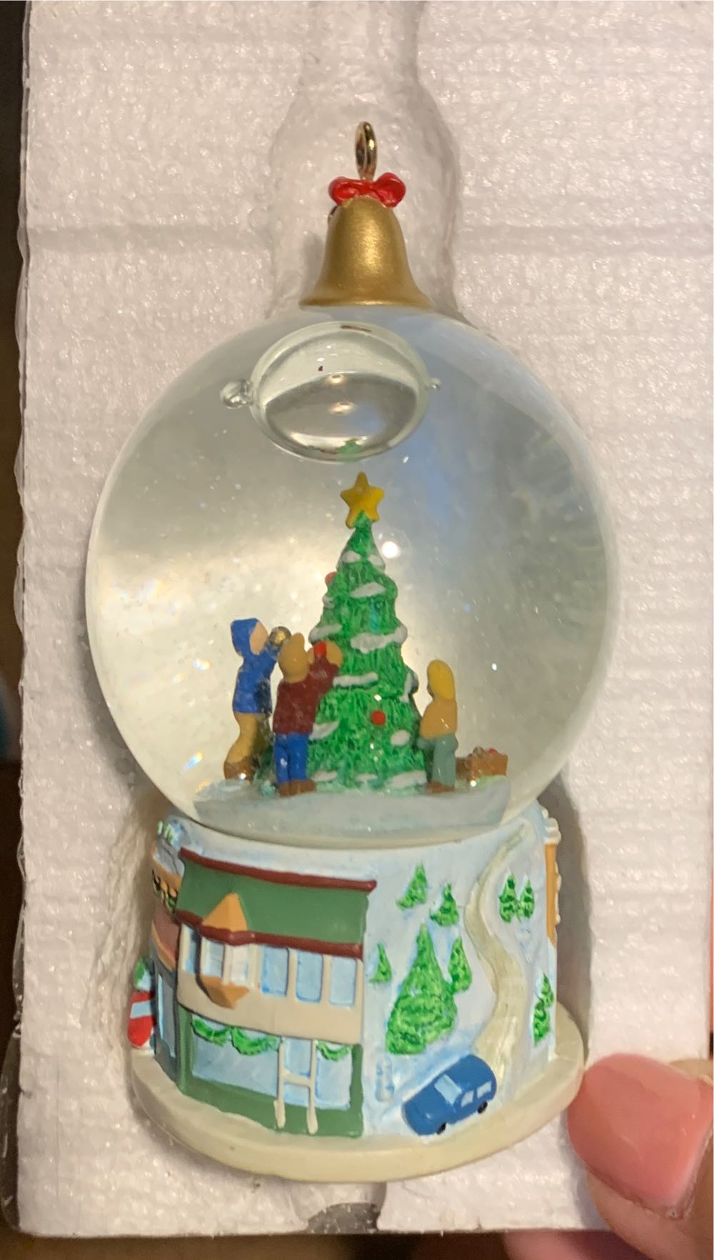 #5 Trimming The Tree - Winter Wonderland (Snow Globes) ornament collectible [Barcode 015012915884] - Main Image 3