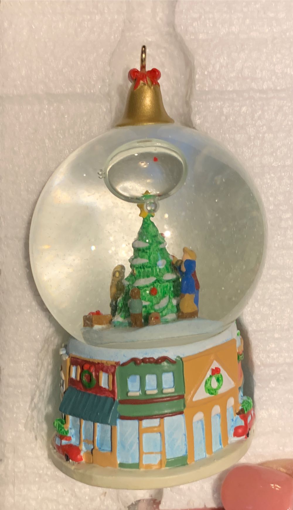 #5 Trimming The Tree - Winter Wonderland (Snow Globes) ornament collectible [Barcode 015012915884] - Main Image 4