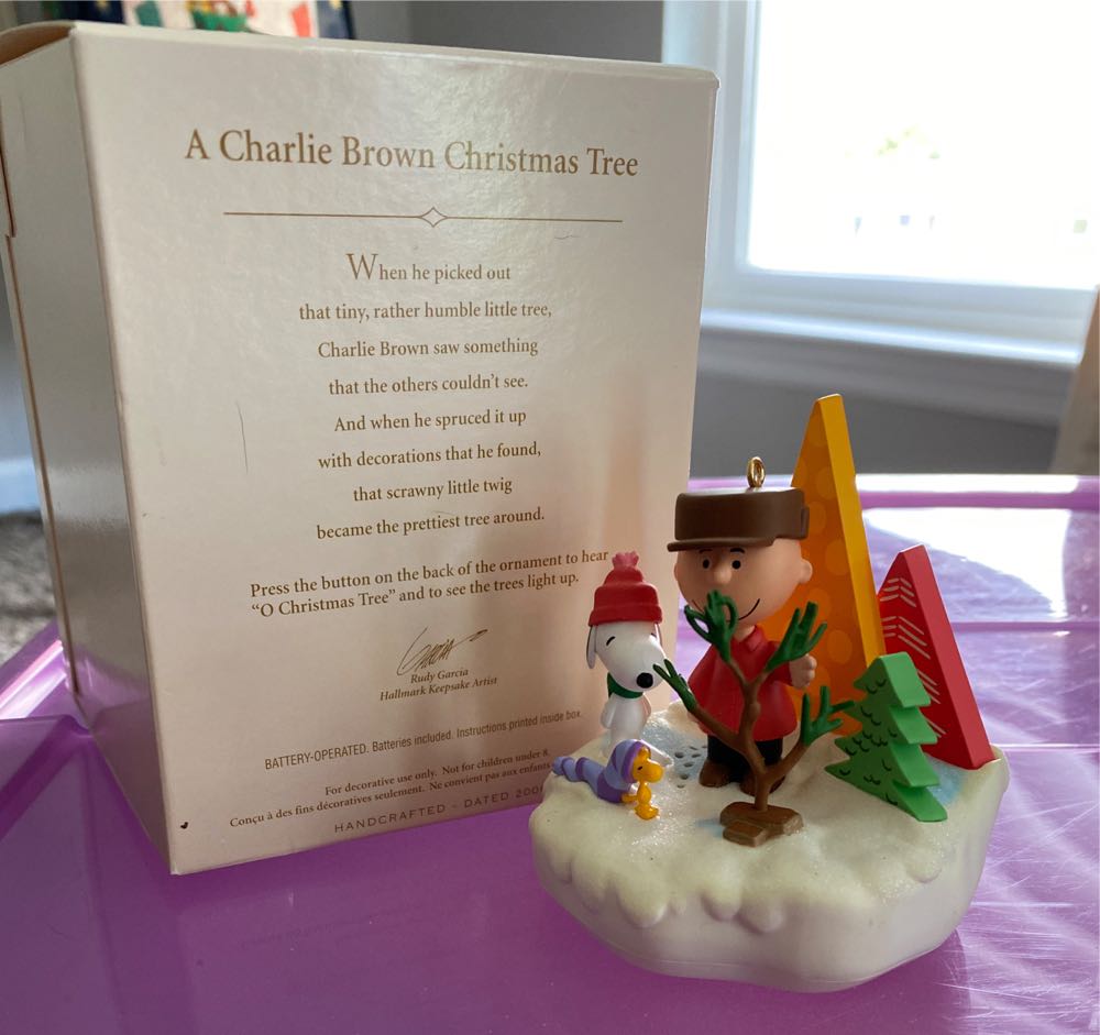 A Charlie Brown Christmas Tree - The Peanuts Gang (Peanuts) ornament collectible [Barcode 015012922103] - Main Image 4