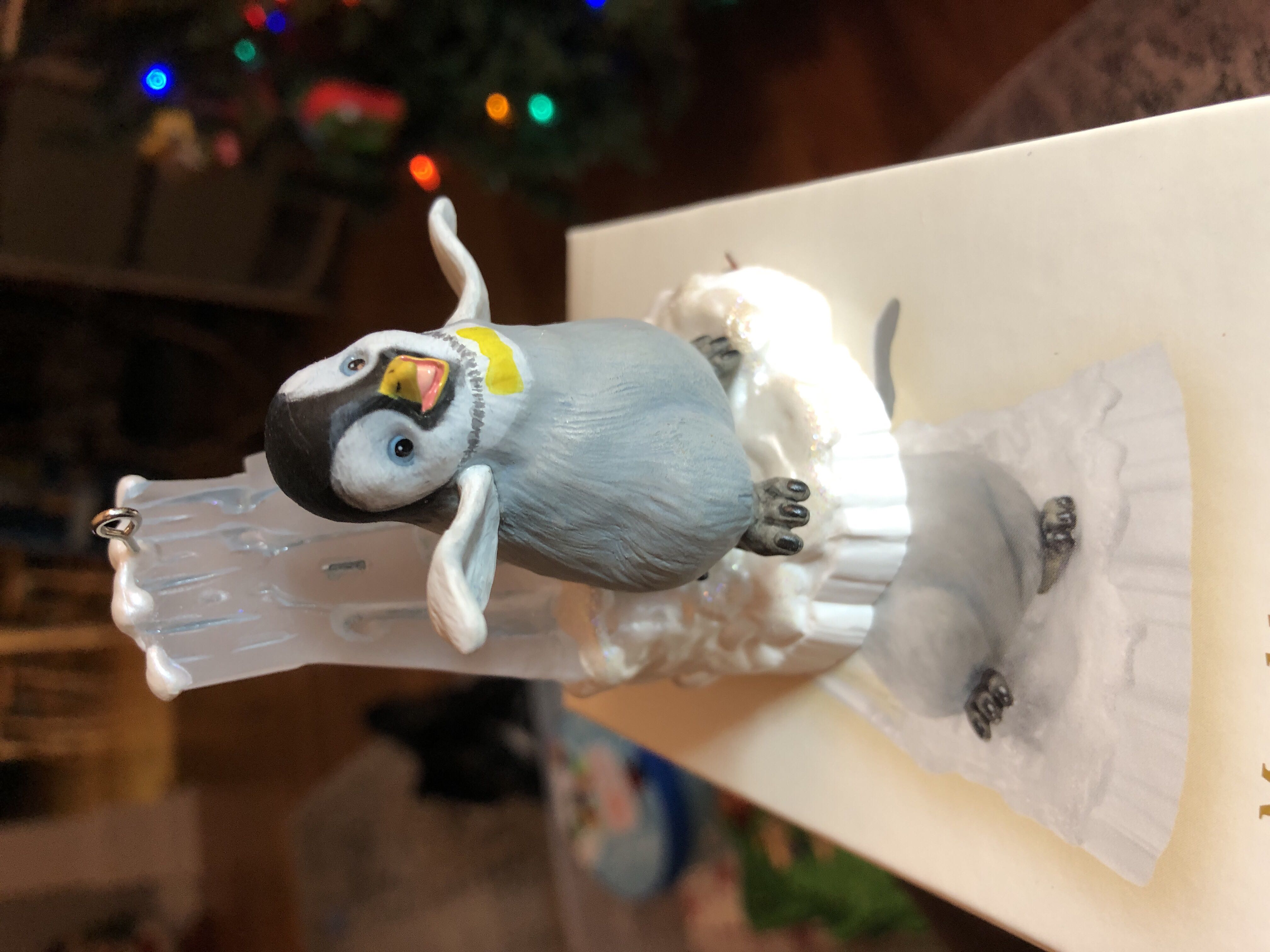 Mumble Moves! Happy Feet - Disney (Happy Feet) ornament collectible [Barcode 015012946277] - Main Image 3