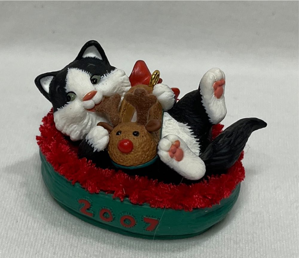 Mischievous Kittens: Kitten with Toys in Bed - Mischievous Kittens (Cat) ornament collectible [Barcode 015012979015] - Main Image 3