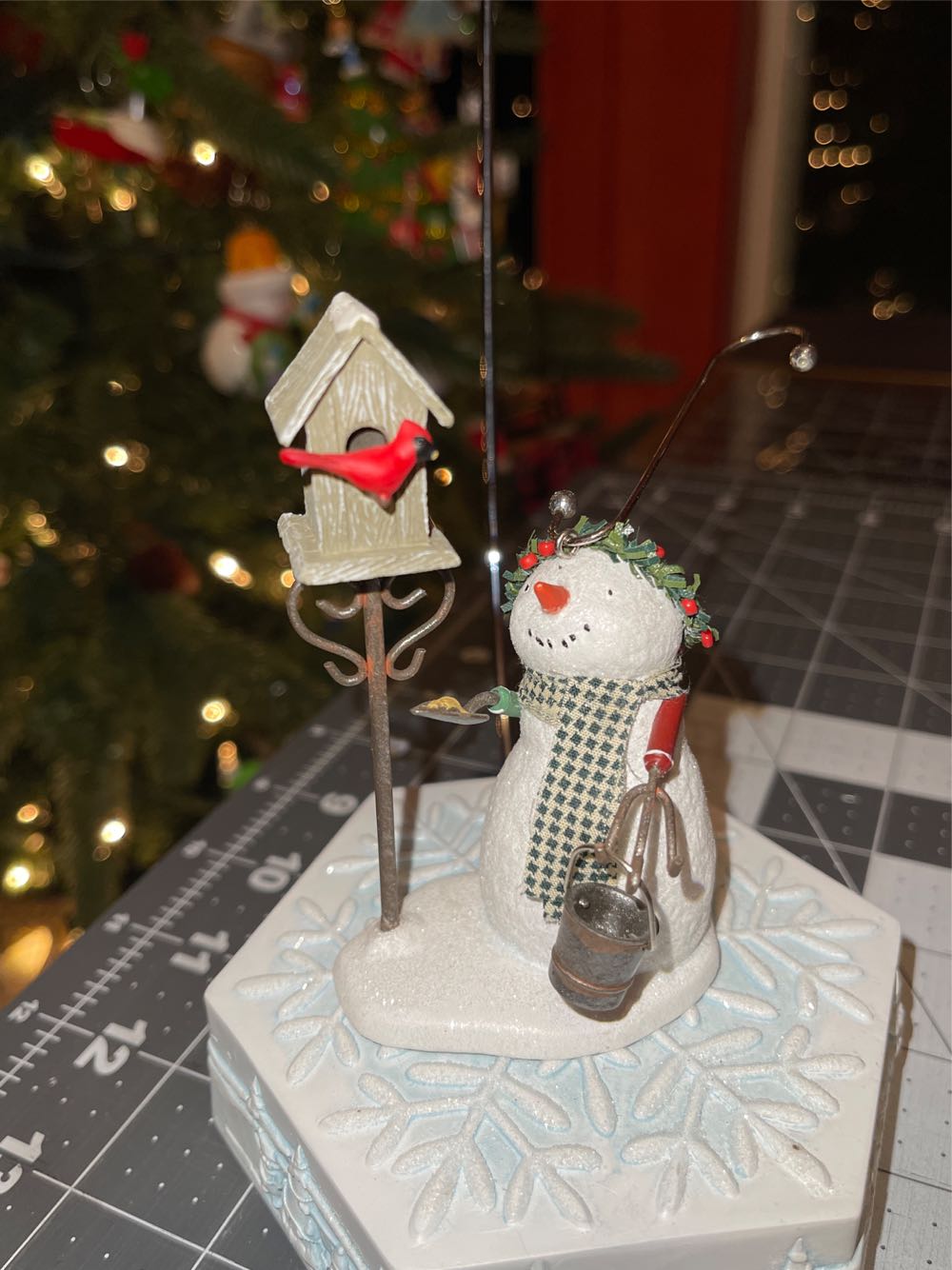 Cardinal Carols 2007 - The Snowmen of Winter Garden (Snowman) ornament collectible [Barcode 015012982299] - Main Image 4