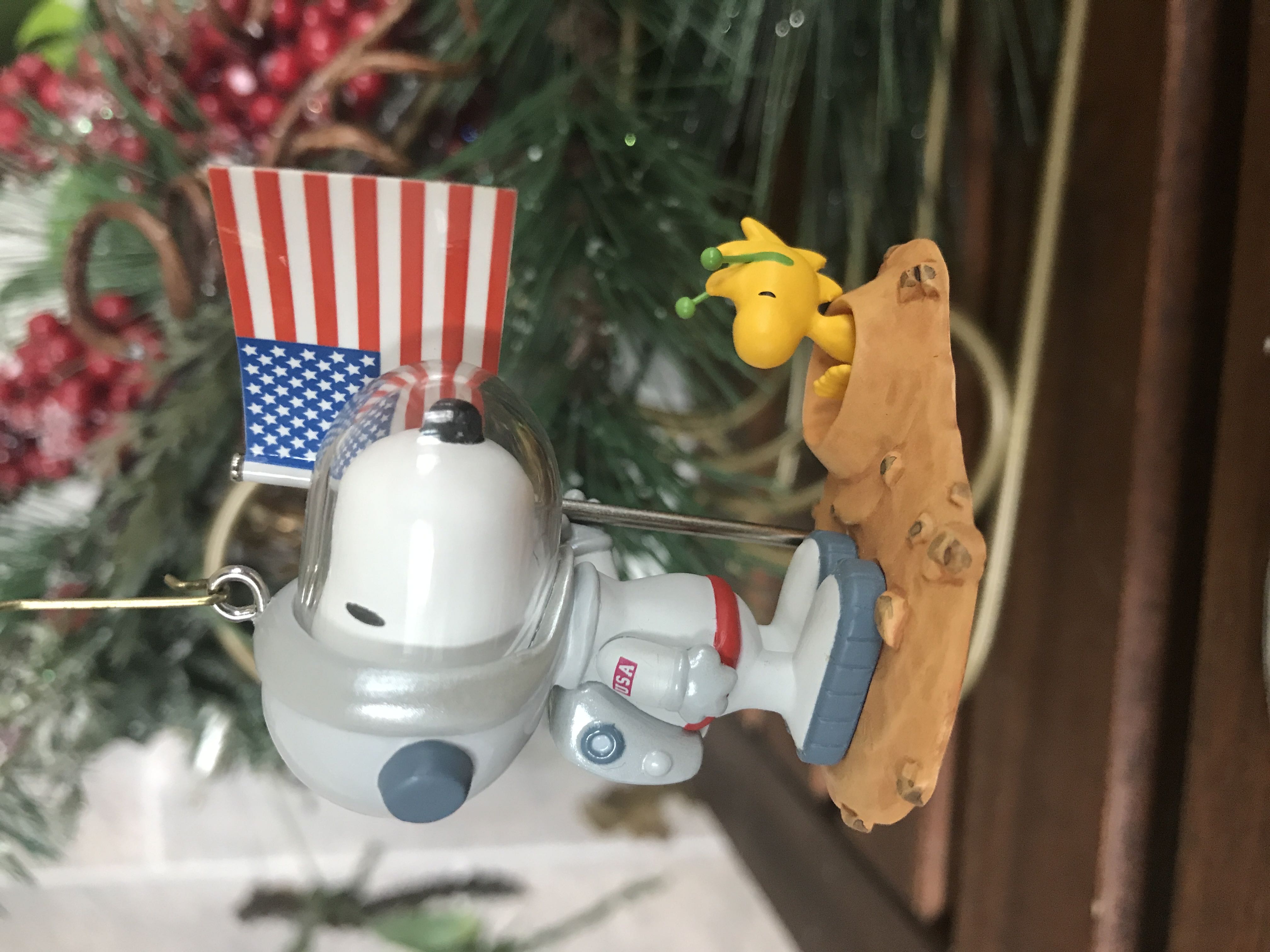 Spaceman Snoopy - 10 - Spotlight On Snoopy (Peanuts) ornament collectible [Barcode 015012984699] - Main Image 2