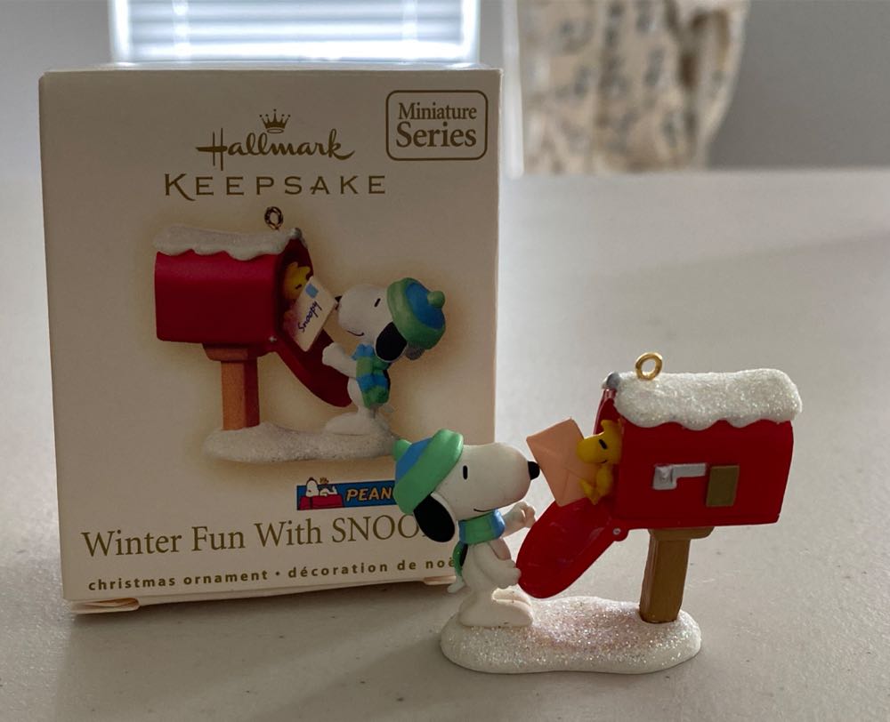 #10 Winter Fun With Snoopy - Winter Fun With Snoopy (Peanuts Miniature) ornament collectible [Barcode 015012984705] - Main Image 4