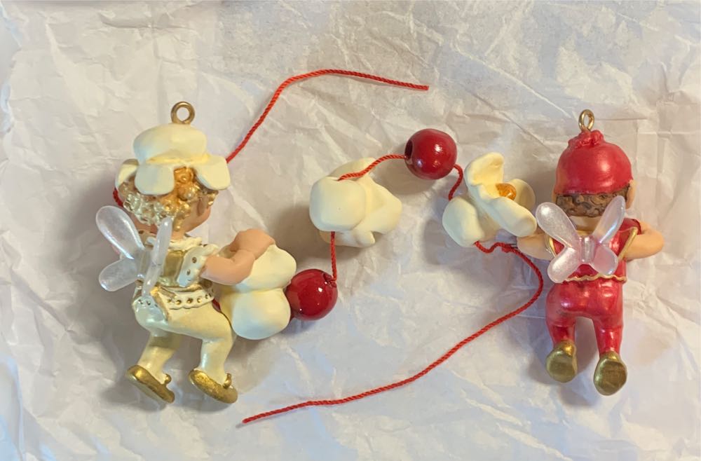 Holiday String-Along  (food) ornament collectible [Barcode 015012985498] - Main Image 4