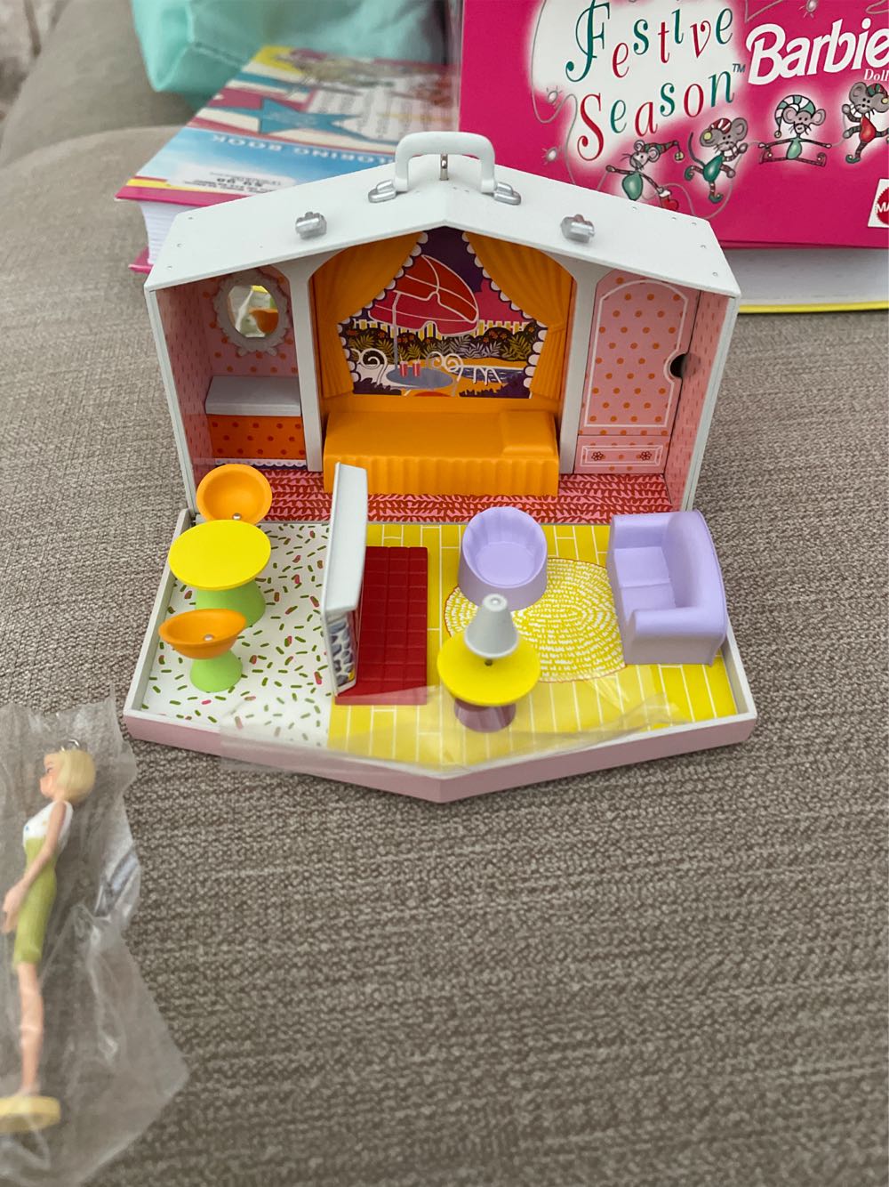 Barbie Family Deluxe House - Barbie (Barbie) ornament collectible [Barcode 015012986440] - Main Image 4