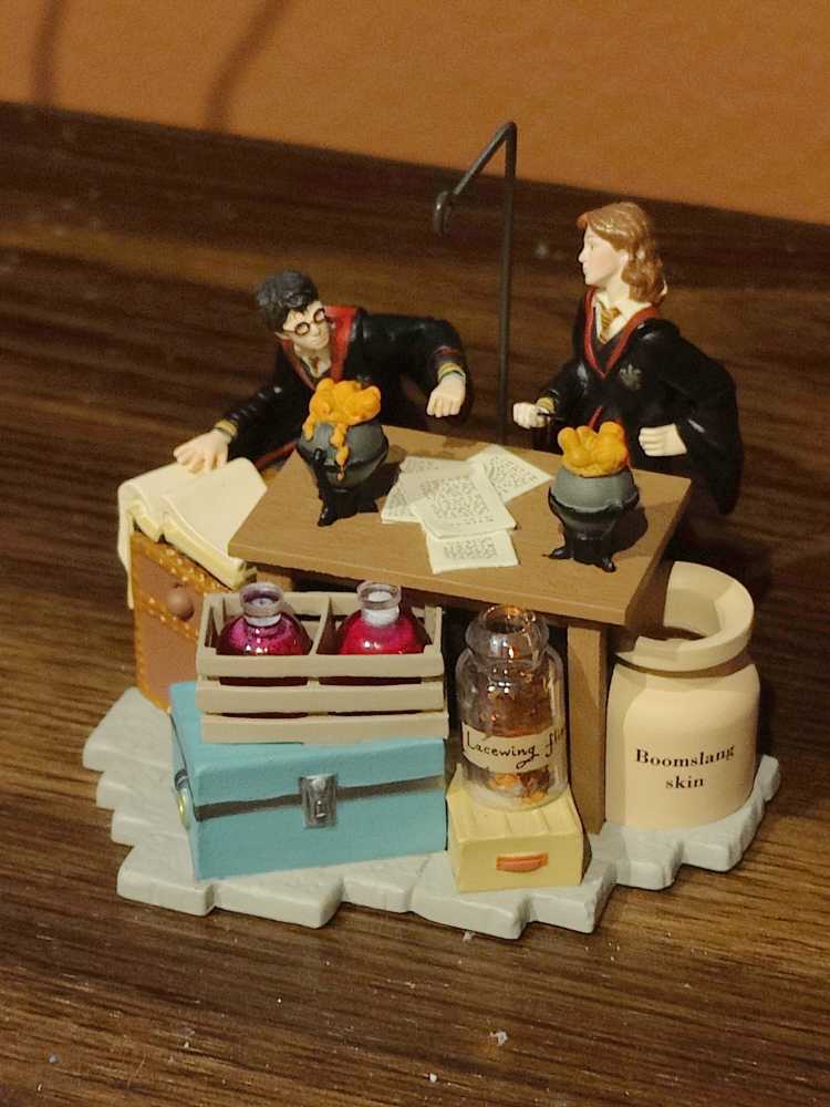 Harry Potter:  Cauldron Trouble - Harry Potter (Harry Potter) ornament collectible [Barcode 015012986488] - Main Image 3