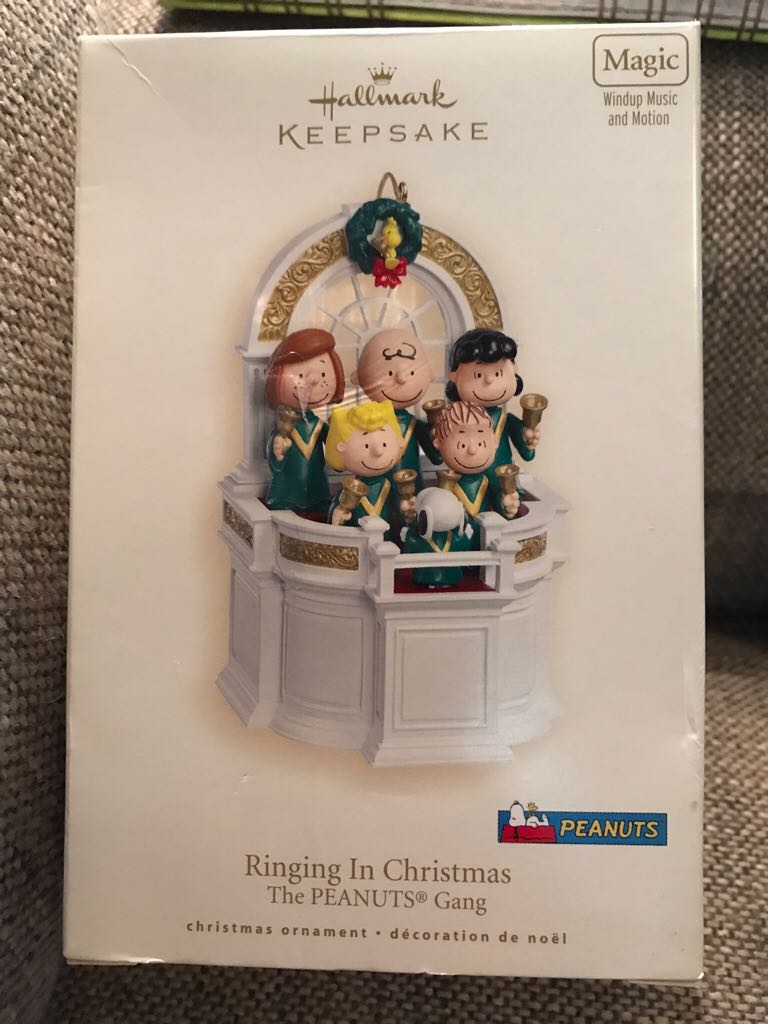 Ringing In Christmas - The Peanuts Gang (MAGIC: Wind-UP, Music & Motion) ornament collectible [Barcode 015012988086] - Main Image 2