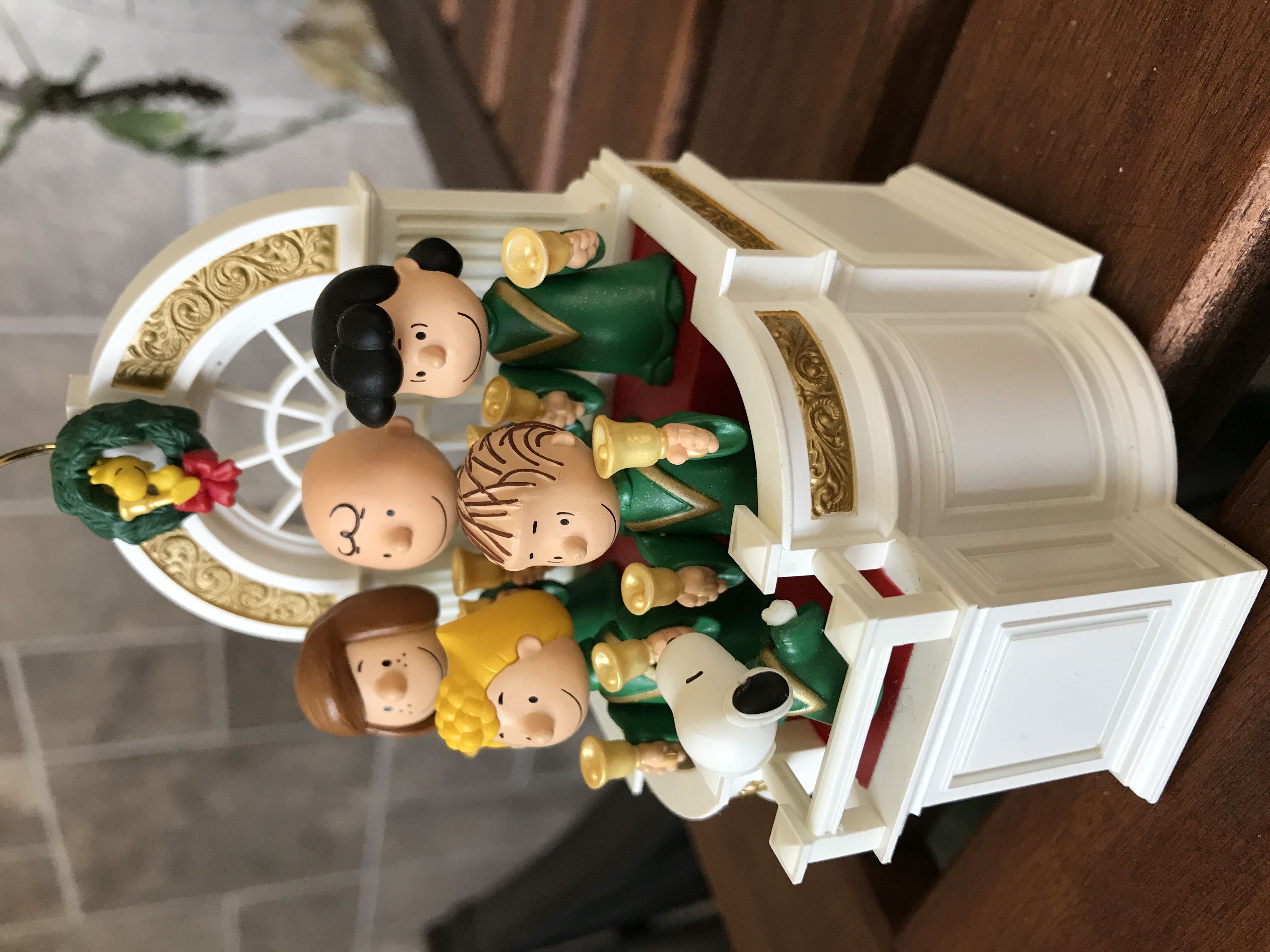 Ringing In Christmas - The Peanuts Gang (MAGIC: Wind-UP, Music & Motion) ornament collectible [Barcode 015012988086] - Main Image 3