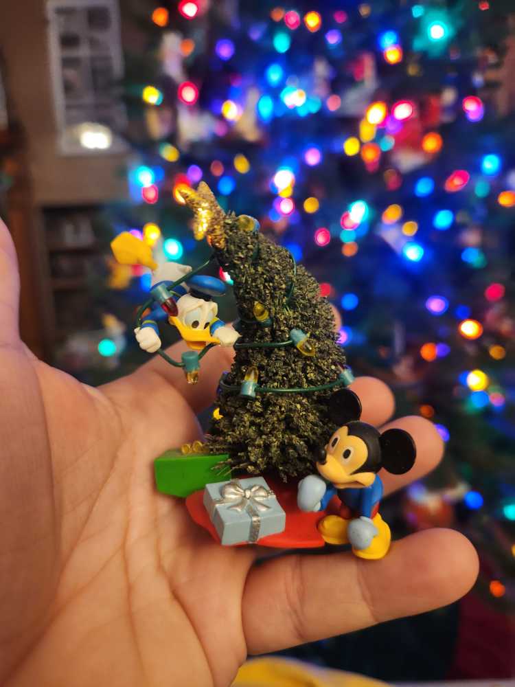 Disney Mickey & Donald Trimming the Tree - Mickey and Donald (Disney) ornament collectible [Barcode 015012990409] - Main Image 3