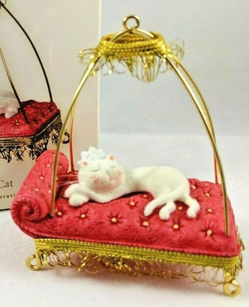 Pampered Cat - Pets (Cat) ornament collectible [Barcode 015012992014] - Main Image 2