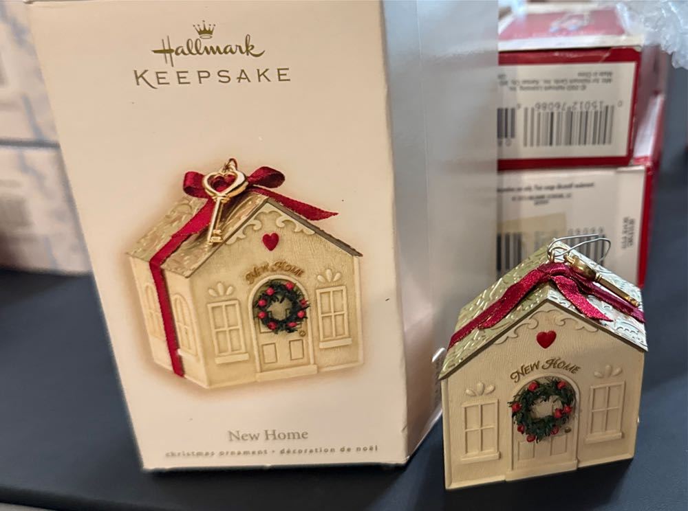 New Home  ornament collectible [Barcode 015012996098] - Main Image 3