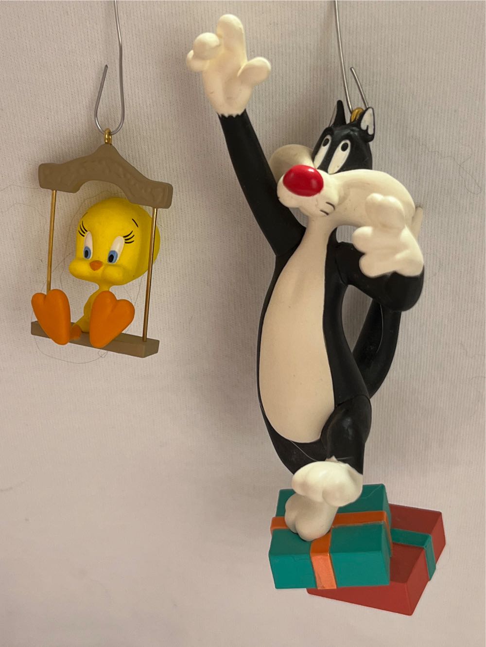 Sylvester And Tweety - Looney Tunes (Hang-Togethers) ornament collectible [Barcode 015012176582] - Main Image 3