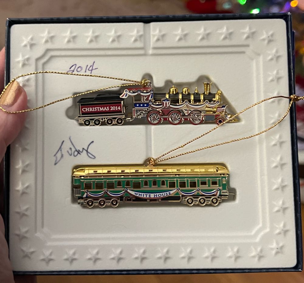 2003 White House Ornament - White House Christmas Ornaments (The White House Historical Association) ornament collectible [Barcode 015645727953] - Main Image 3