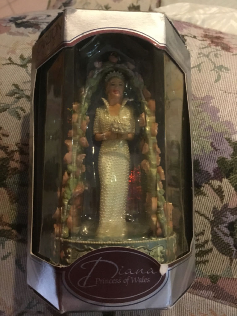 01 - Diana Princess of Wales - Famous Women In History (Women, Royalty) ornament collectible [Barcode 018100140854] - Main Image 2