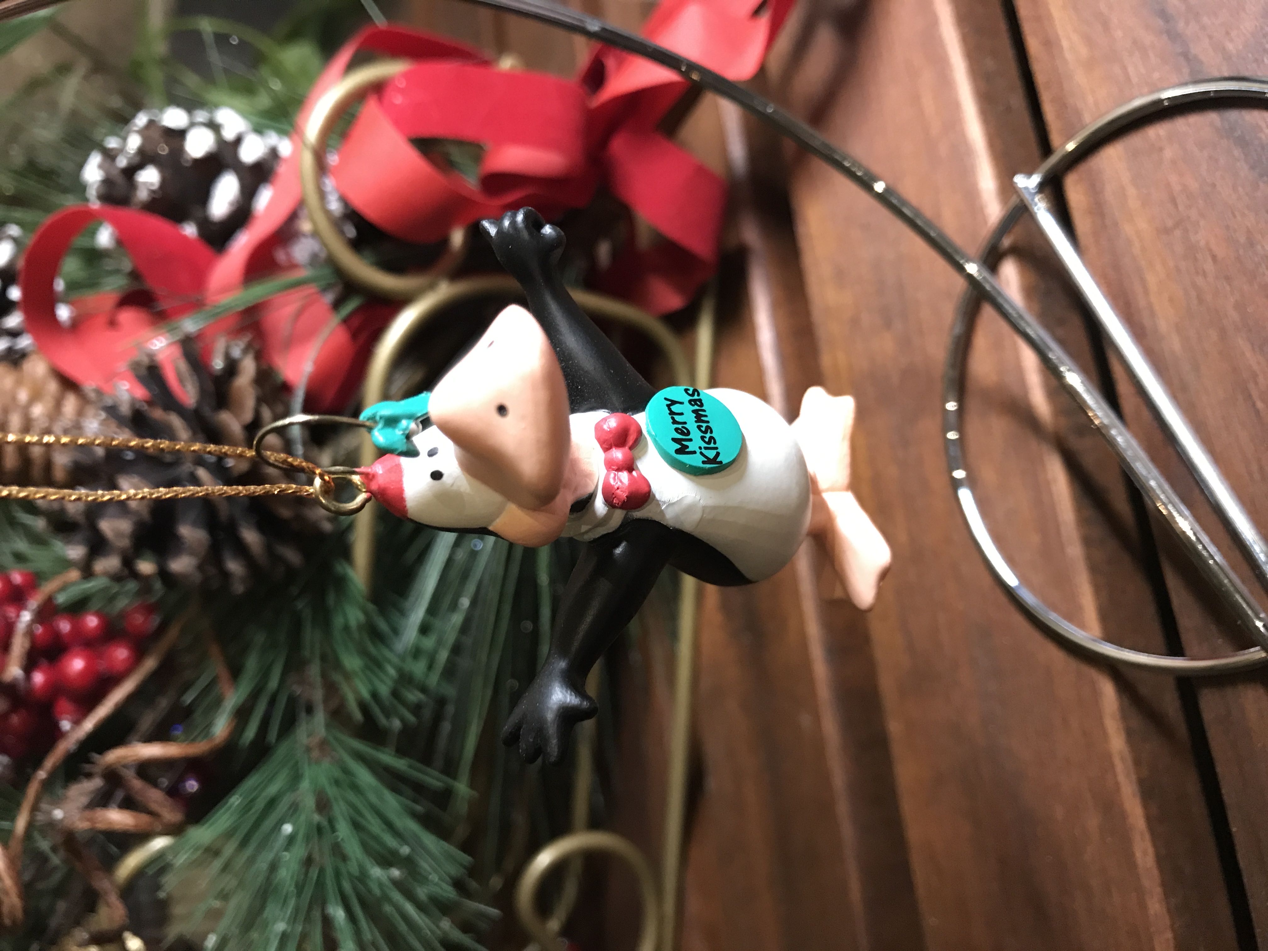 Carlton Cards Merry Kissmas From Opus - Opus N’ Bill (Toys & Games) ornament collectible [Barcode 018100244767] - Main Image 2